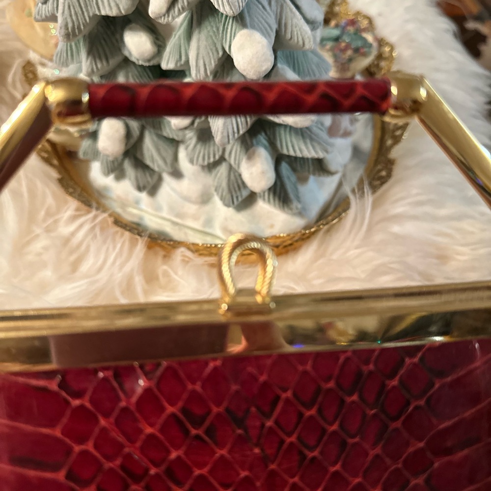 Elegant Red Snakeskin Clutch with Gold Chain - Picture 2 of 8